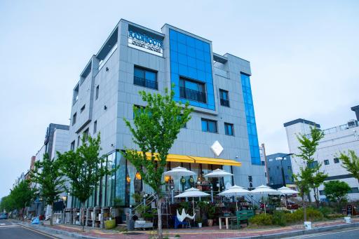 Rain Boots Guest House - Housity
