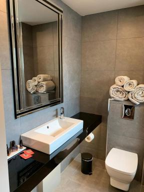 The Lansdowne Hotel - Housity