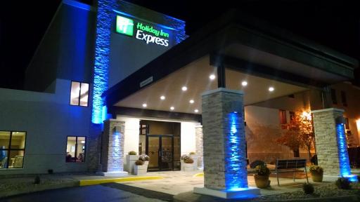 Holiday Inn Express Cloverdale - Greencastle by IHG - Housity