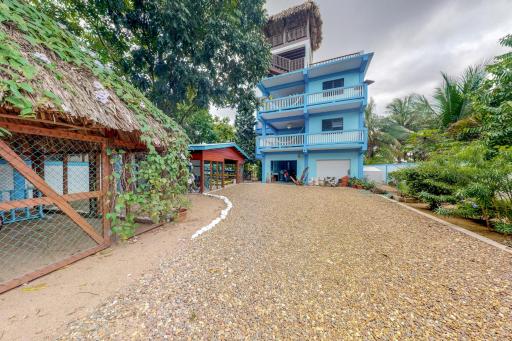 Latitude 17 - Housity