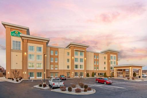 La Quinta by Wyndham Paducah - Housity