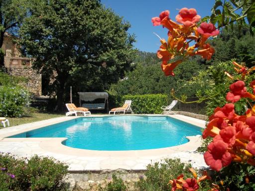 Appartement de 2 chambres avec piscine privee jardin clos et wifi a Chateauneuf Grasse - Housity
