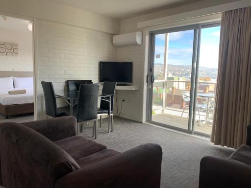 Adina Place Motel Apartments - Housity