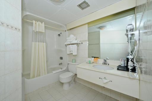 Howard Johnson by Wyndham Newark Airport - Housity