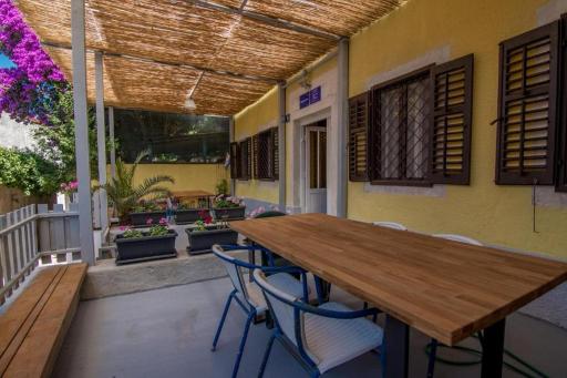 Hostel Flora - Housity