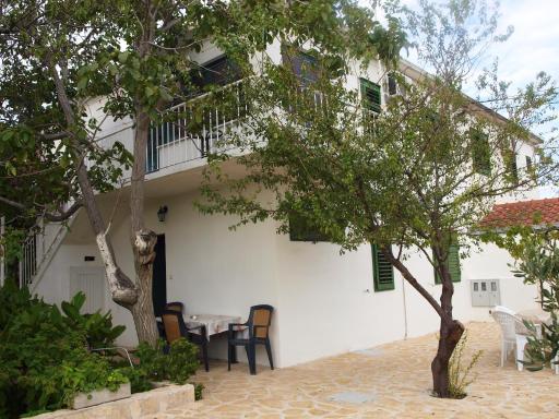 Enjoy a cozy apartment in Slatine 65 m² with terrace - Housity