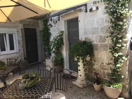 Guest House Laura - Housity