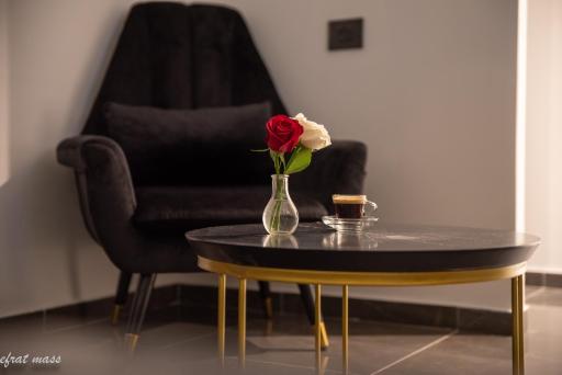 Selfie's Boutique Hotel - Housity