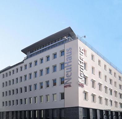 Hotel NeuHaus - Housity