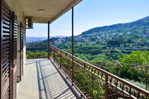 Spacious Apartment in Klis + Balcony - Housity