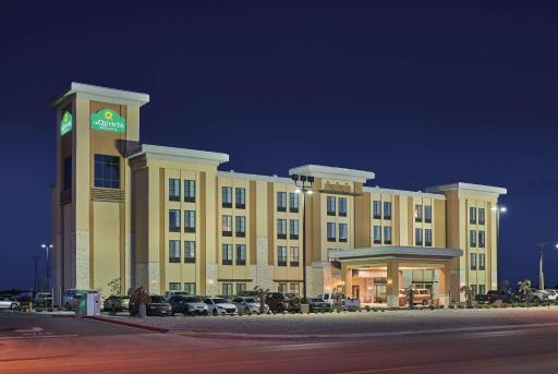 La Quinta by Wyndham Carlsbad - Housity