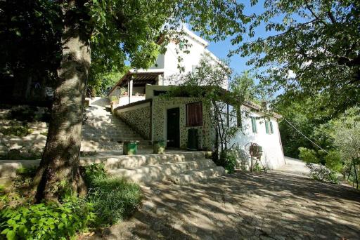 Charming Apartment in Sant'Agata Feltria with Private Pool - Housity