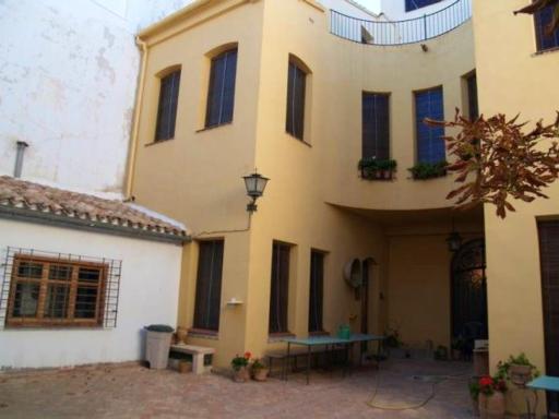 Charming House in Ayora + Terrace - Housity