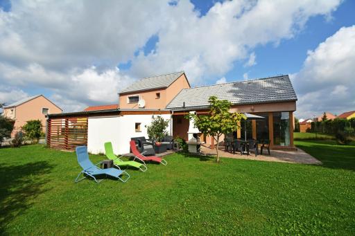 Spacious House with Enclosed Garden in Lomnice nad Luznici - Housity