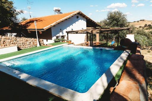 Peaceful villa in Monesterio with private pool - Housity