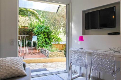 Appartement lumineux avec terrasse jardin et accès piscine - Housity