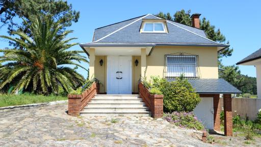 Spacious house with terrace near Boiro, sea view - Housity