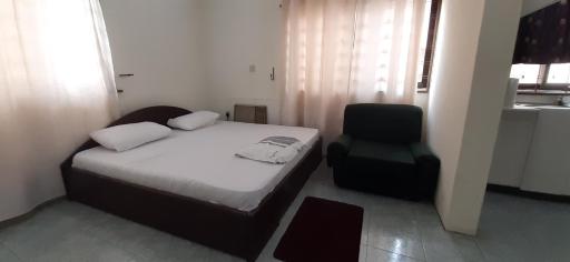 Pleasure Homes Luxury Studio Rooms - Housity