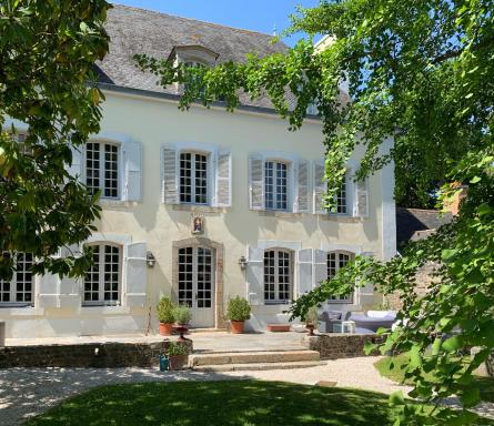 Manoir la Meffrais 1741-Chambres d'hôtes à 3 min de Dinan-Parking Privé - Housity