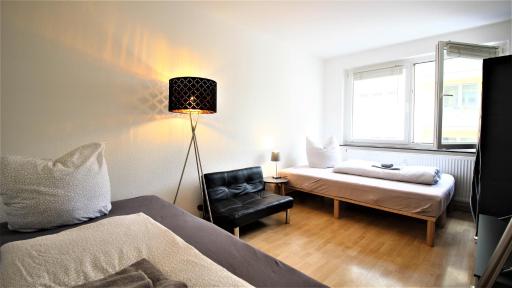 Private Room-Vineyards and City - Housity