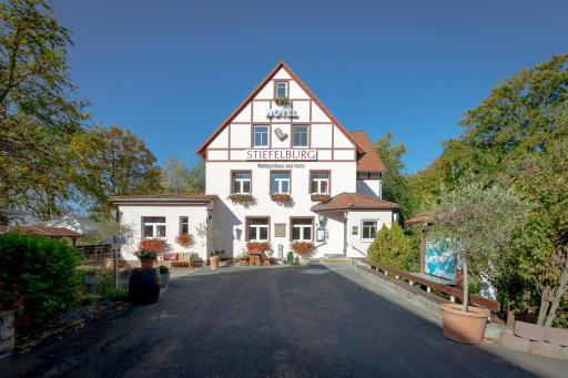 Stiefelburg Der Berghof - Housity