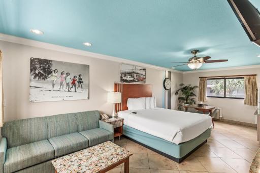 Plaza Beach Hotel - Beachfront Resort - Housity