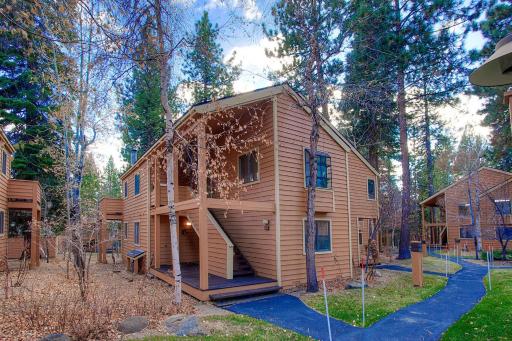Delighful McCloud by Lake Tahoe Accommodations - Housity