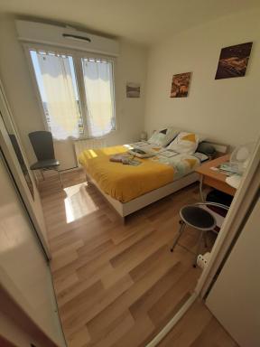 Chambre chez l'habitant face à la gare de Bordeaux - Housity