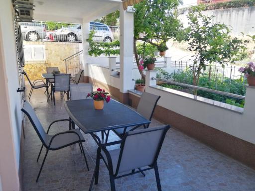 Apartmani Antonia Nakić -Stobreč - Housity