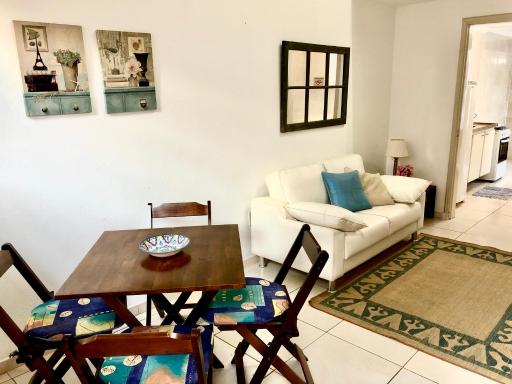 Casa com ótima localização - Housity