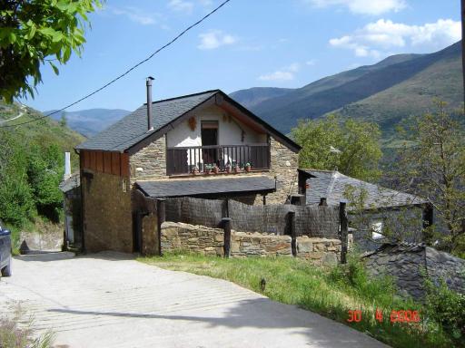 Spacious Apartment in Odollo Mountain View 150 sqm Fireplace - Housity