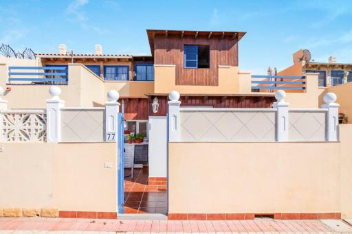 Charming House in Costa Calma with Mountain View and Terrace - Housity
