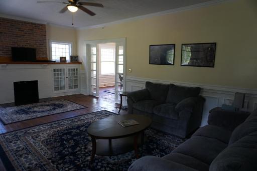 Renovated 1928 bungalow on a former asylum campus - Housity