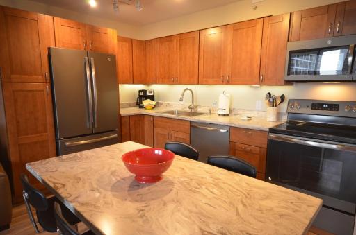 Waikiki Banyan 912 Your Luxurious Escape to Paradise - Housity