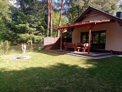 Urokliwy Domek nad Brzegiem Jeziora - Housity
