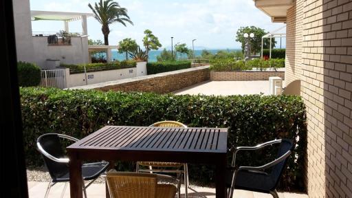DAVANT MAR - Apartamento con terraza a pie de playa - Housity