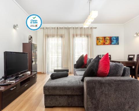 Privilege Apartment Wanseta with Rooftop Pool, Village Marina - Olhão - Housity