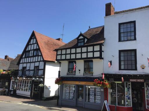 Stylish 3 bedroom apartment - Housity