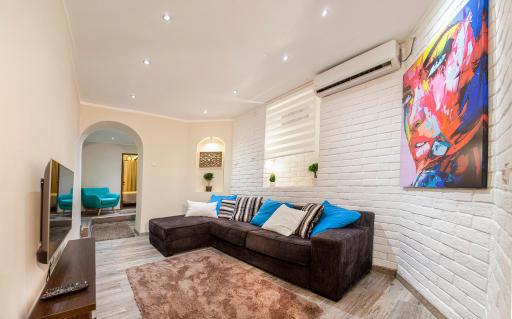 Colorway Apartment - Housity