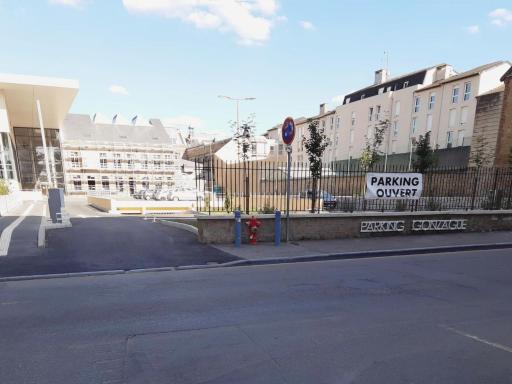La Cour - Housity