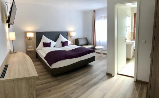 A Lotus Hotel - Housity