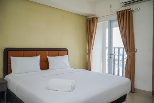 Cozy and Sweet Studio at Paramount Skyline Apartment By Travelio - Housity