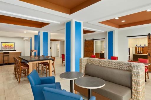 Holiday Inn Express Hotel & Suites Fort Myers East - The Forum, an IHG Hotel - Housity