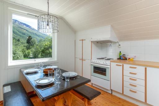 Top floor apartment with view of Flåm valley - Housity