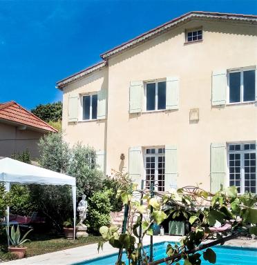 Hote-Aix-Centre-garage-piscine - Housity