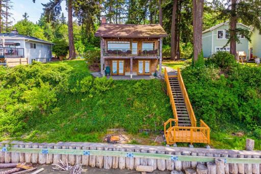 Warm Beach Bungalow - Housity