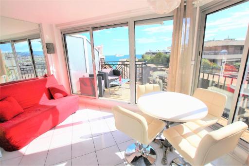 Nice apartment last floor with terrace and clear view on the sea - Housity