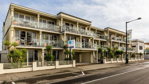 Pebble Beach Motor Inn - Housity