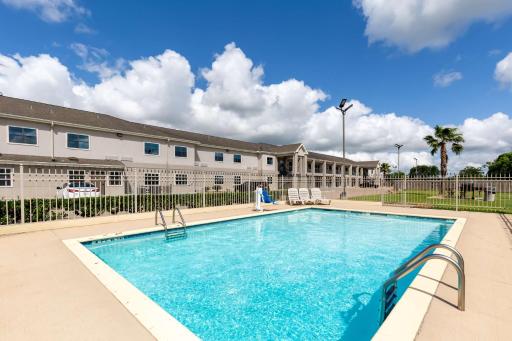 Studio 6 Bay City TX - Housity