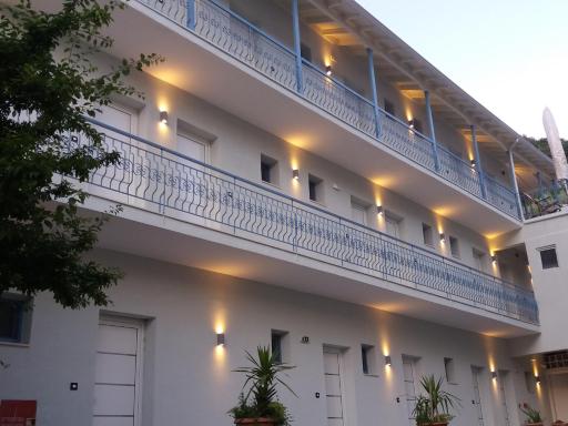 Akrotiri - Housity